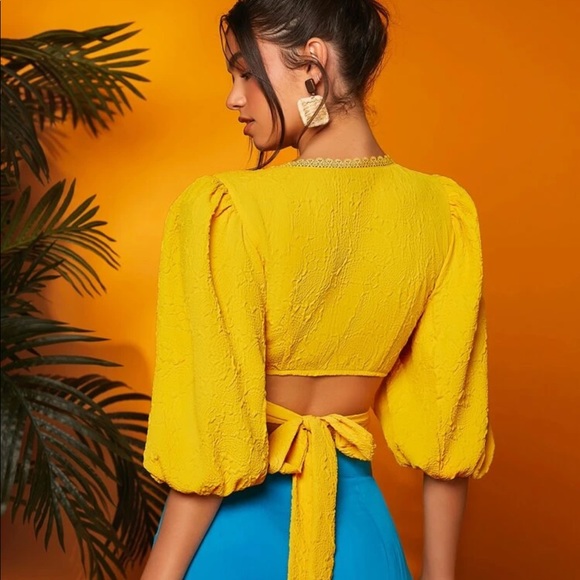 Beautiful blouse - Picture 2 of 6